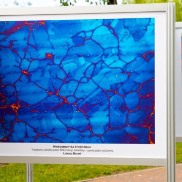 Wystawa Plenerowa w Krakowie - przykład druku UV i niesamowitego odwzorowania głębi kolorów